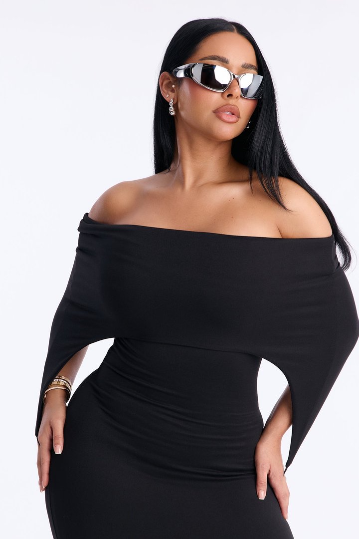Runway Muse Off Shoulder Maxi Dress - Black