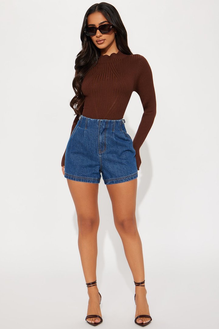 Model Off Duty Pleated Denim Shorts - Dark Wash