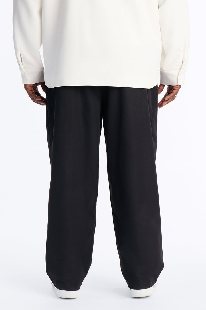 Nelson Pleated Hybrid Relaxed Pant - Black