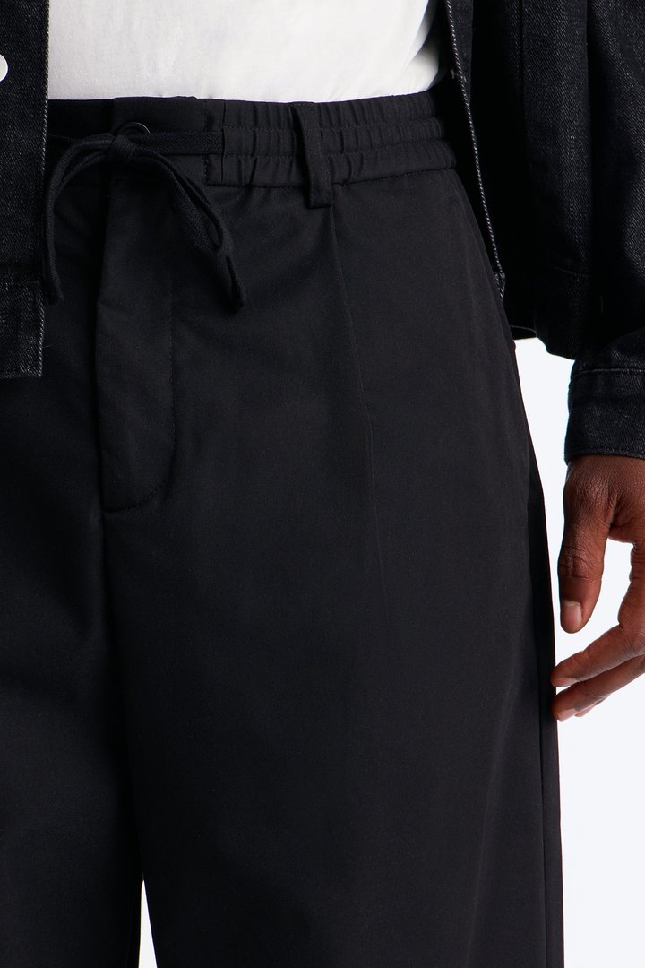 Nelson Pleated Hybrid Relaxed Pant - Black