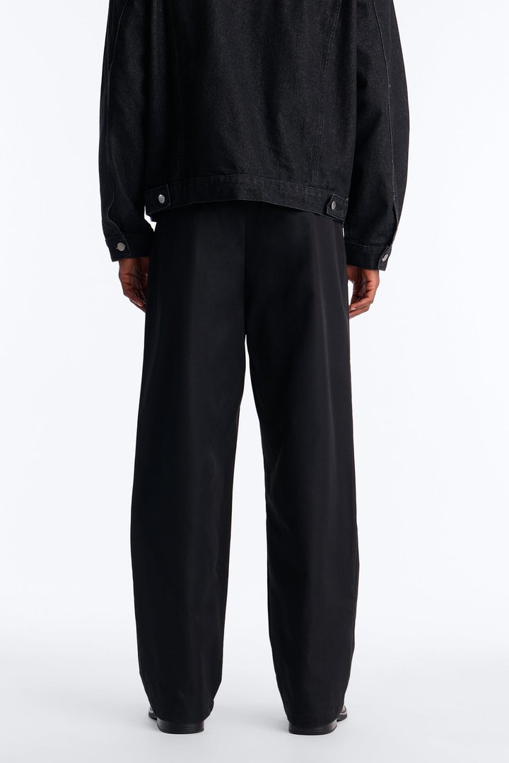 Nelson Pleated Hybrid Relaxed Pant - Black