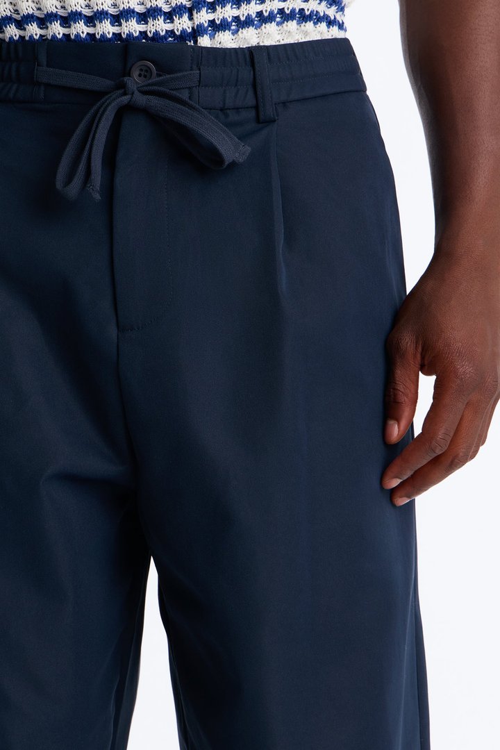 Nelson Pleated Hybrid Relaxed Pant - Navy