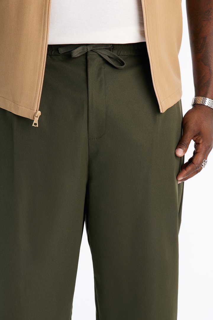Nelson Pleated Hybrid Relaxed Pant - Olive
