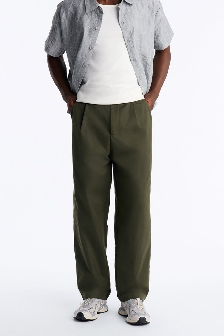 Nelson Pleated Hybrid Relaxed Pant - Olive
