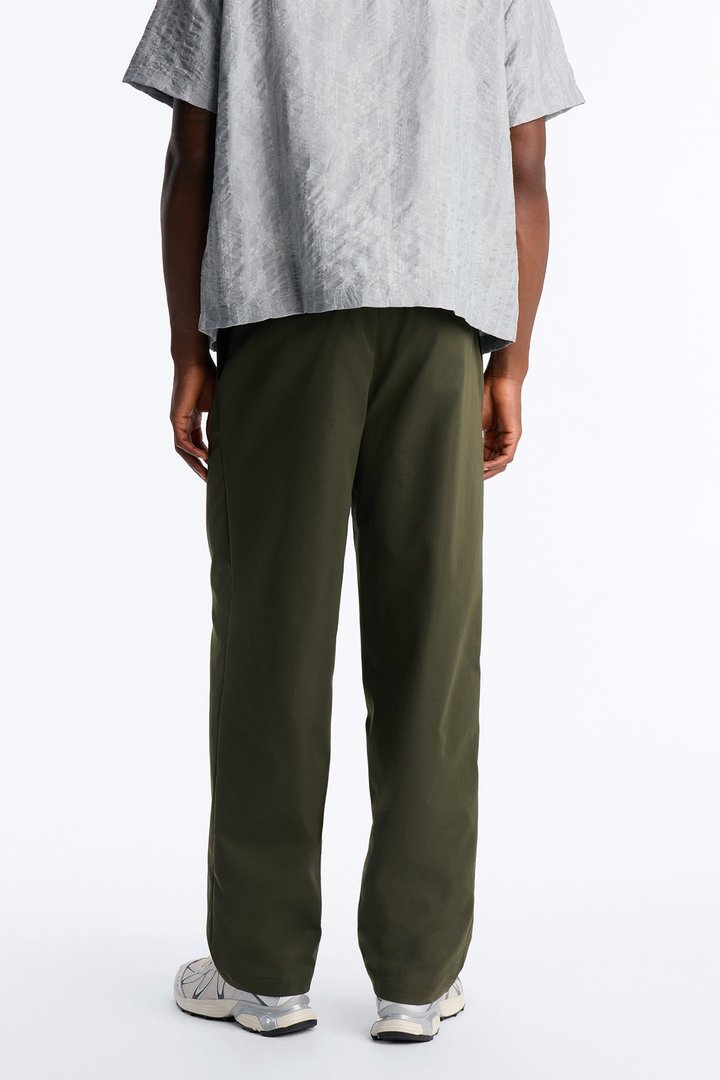 Nelson Pleated Hybrid Relaxed Pant - Olive