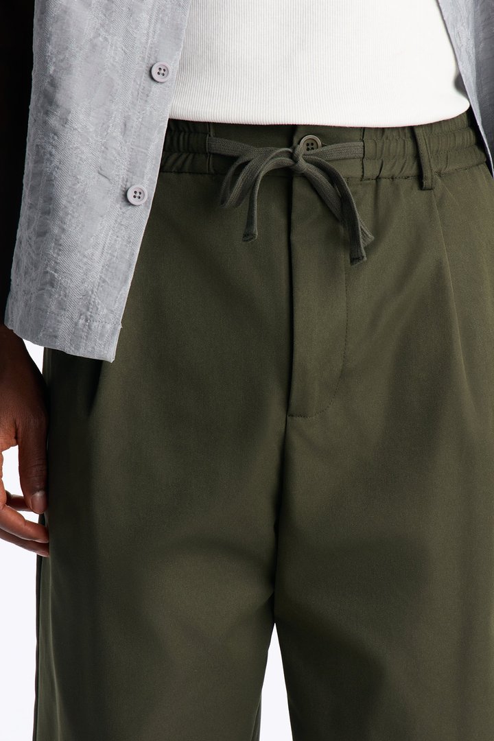 Nelson Pleated Hybrid Relaxed Pant - Olive