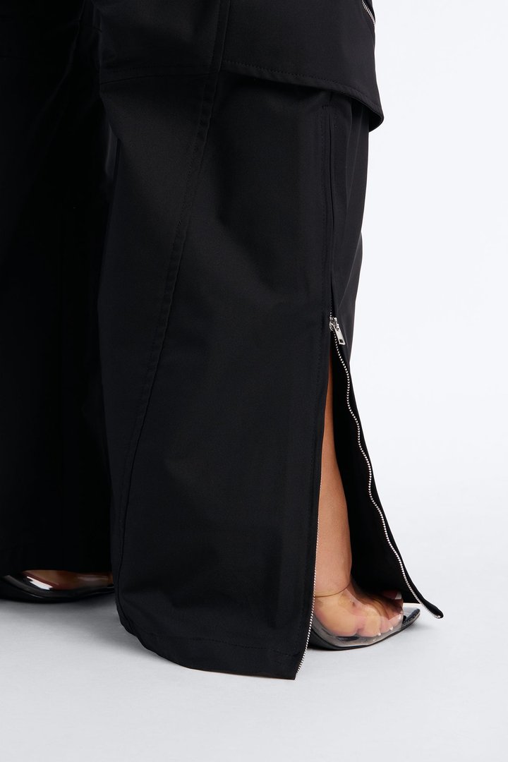 Don't Call Me Windbreaker Wide Leg Cargo Pant 33 - Black