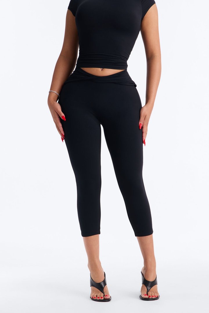 Second Skin Double Lined Twist Capri Leggings - Black