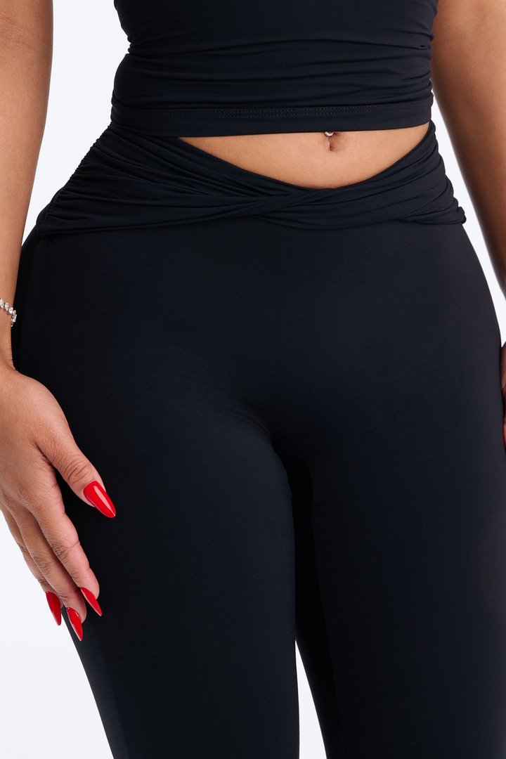 Second Skin Double Lined Twist Capri Leggings - Black