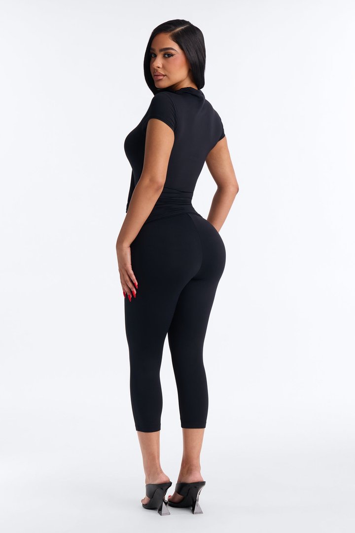Second Skin Double Lined Twist Capri Leggings - Black