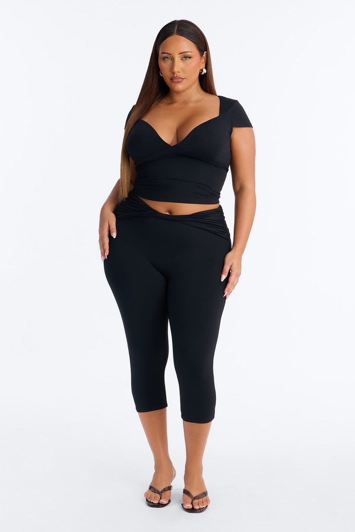 Second Skin Double Lined Twist Capri Leggings - Black