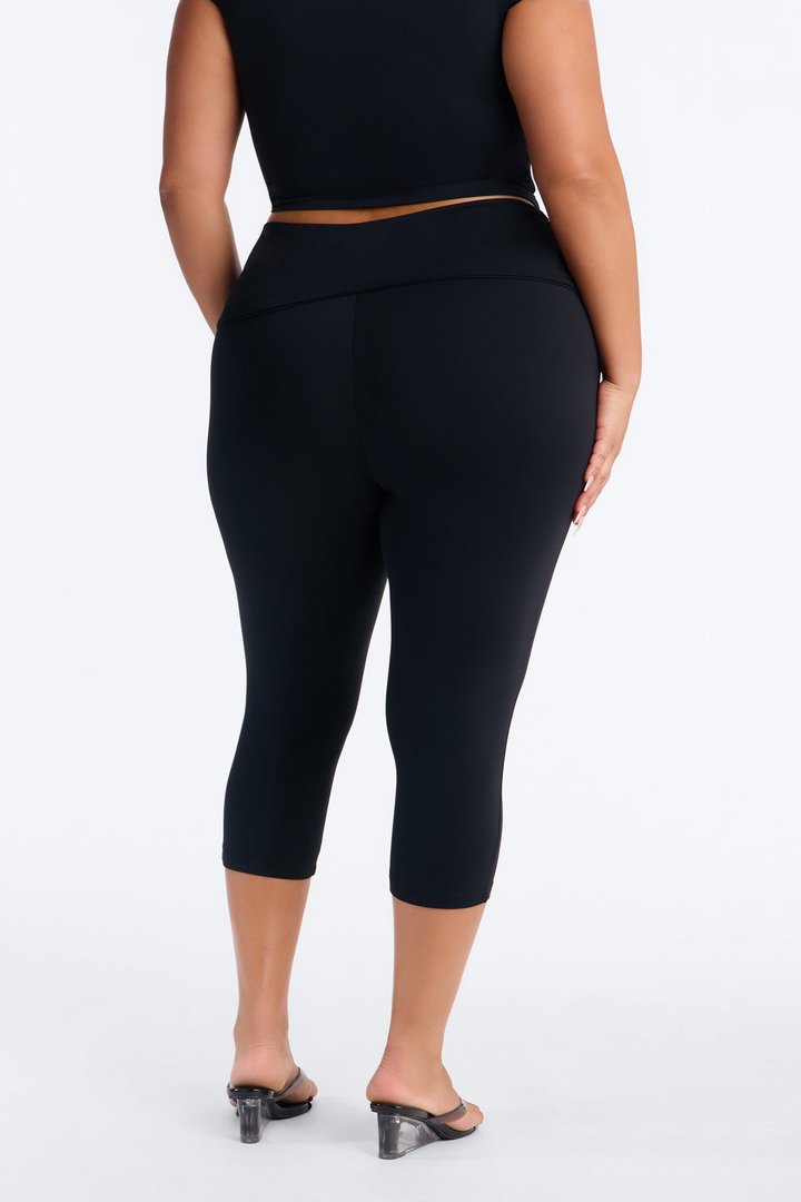 Second Skin Double Lined Twist Capri Leggings - Black