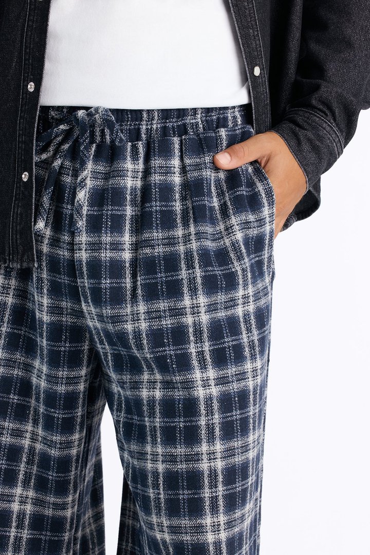 Lazy Plaid Baggy Pant - Navy/combo