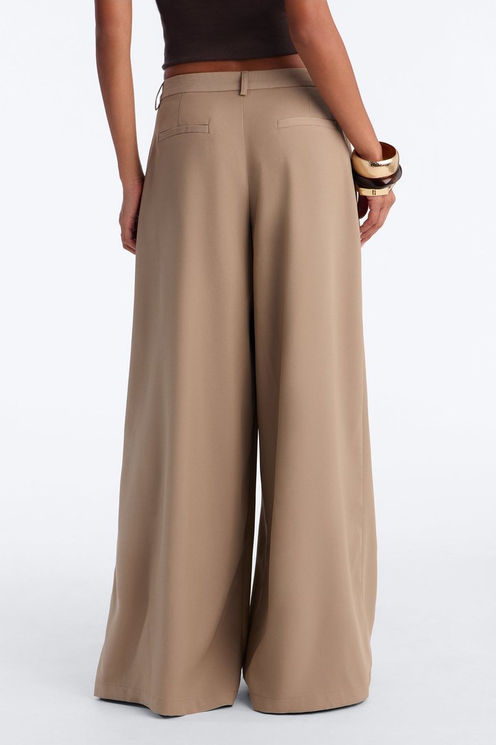 Leora Low Rise Super Wide Baggy Trouser - Taupe