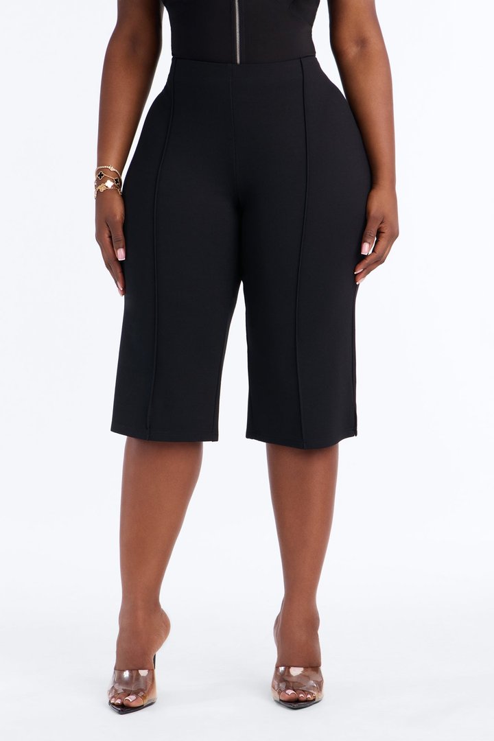 Flore Mid Rise Skinny Gaucho Pant - Black