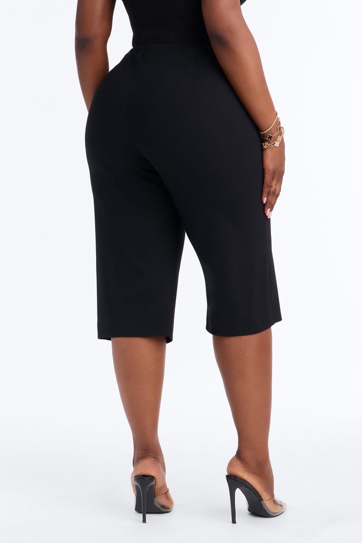 Flore Mid Rise Skinny Gaucho Pant - Black