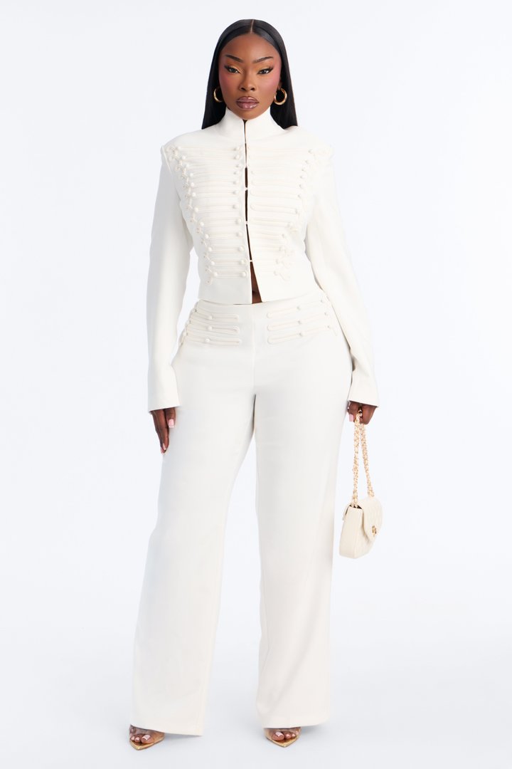 Commander in Chic Cropped Fitted Blazer - White