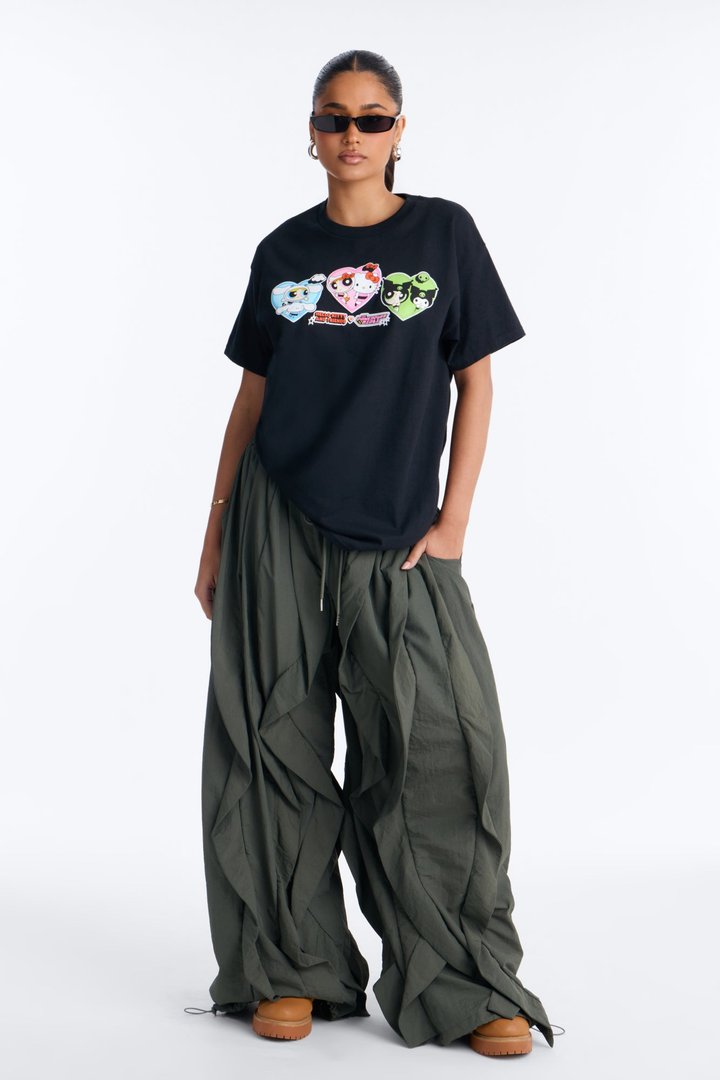 Hello Kitty Heart Frame Mashup Oversized Tee - Black