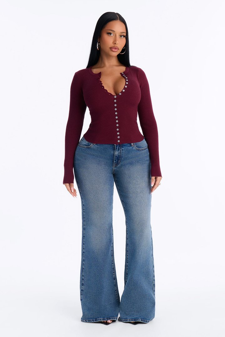 Fall Kiss Fitted Cardigan Sweater - Burgundy
