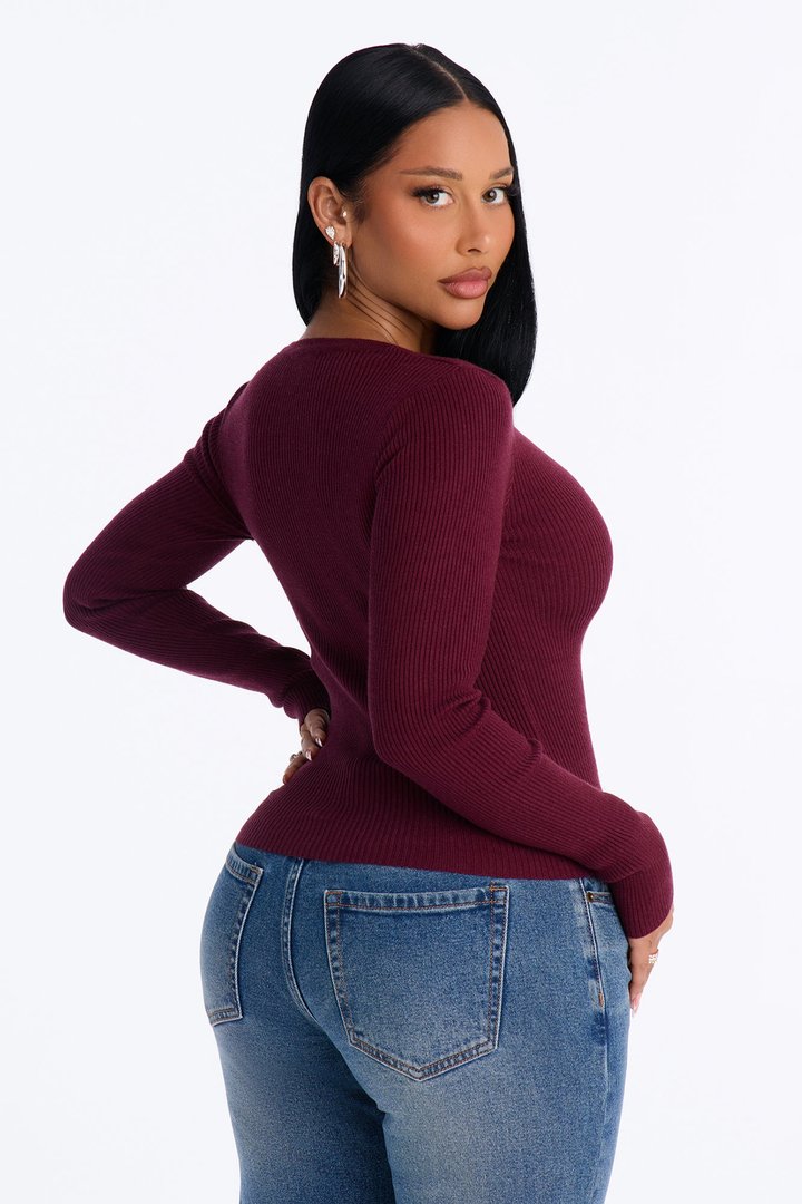 Fall Kiss Fitted Cardigan Sweater - Burgundy