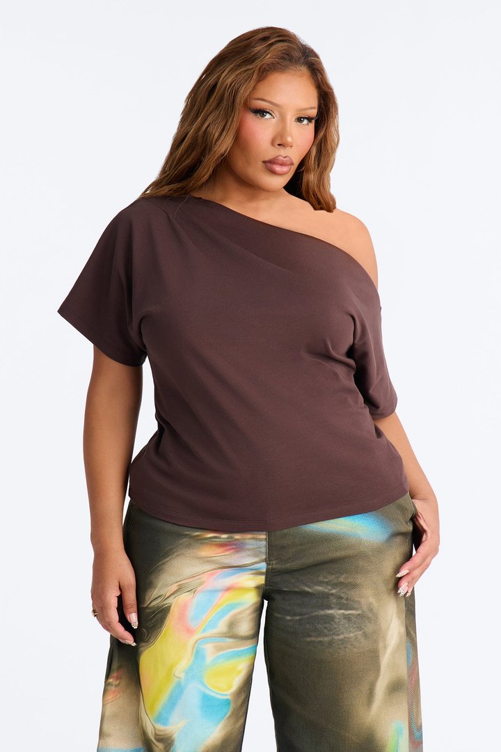 City Lounge Off Shoulder Short Sleeve T-Shirt - Chocolate