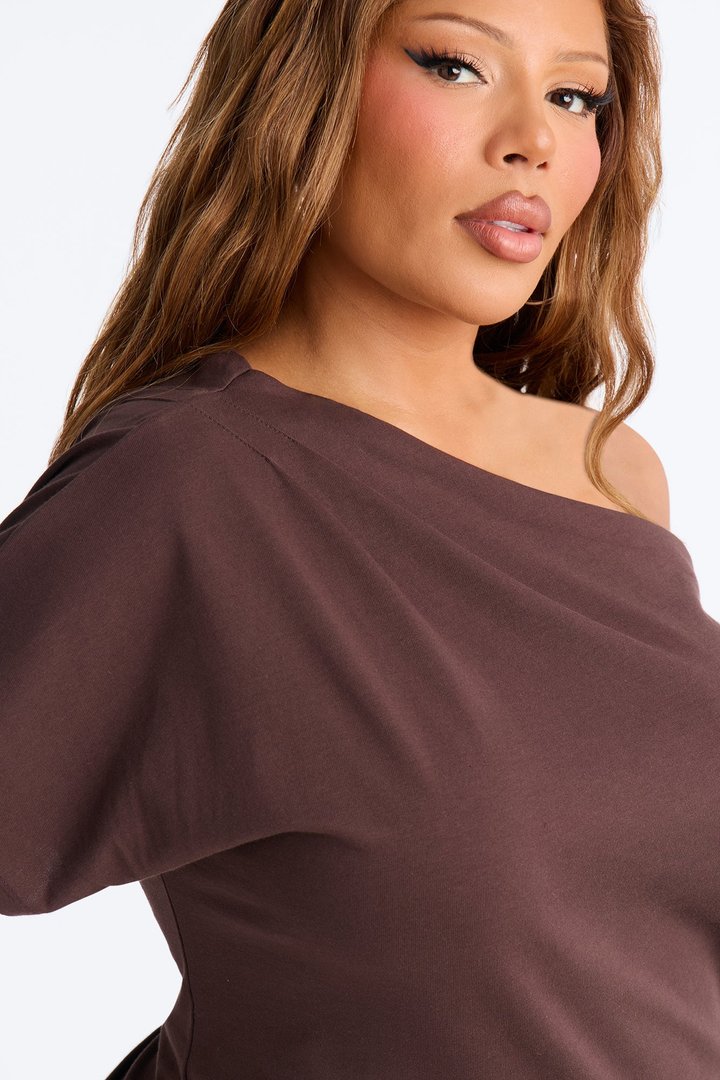 City Lounge Off Shoulder Short Sleeve T-Shirt - Chocolate