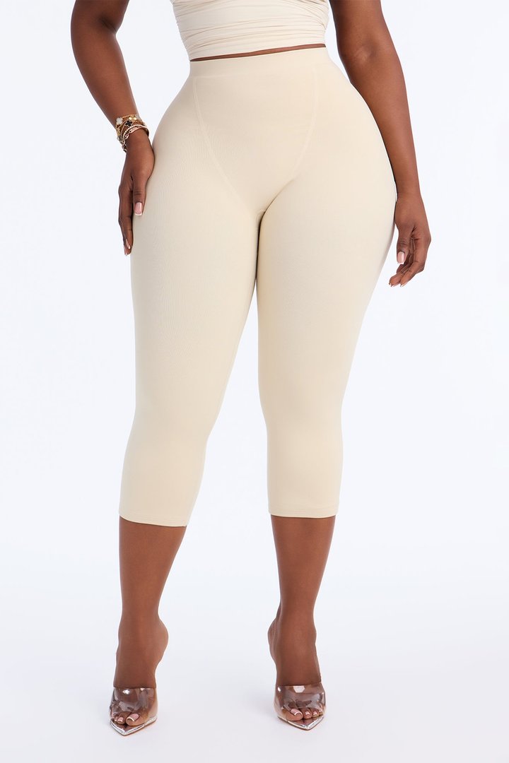 Seamless Smooth Double Lined Capri Pant - Bone