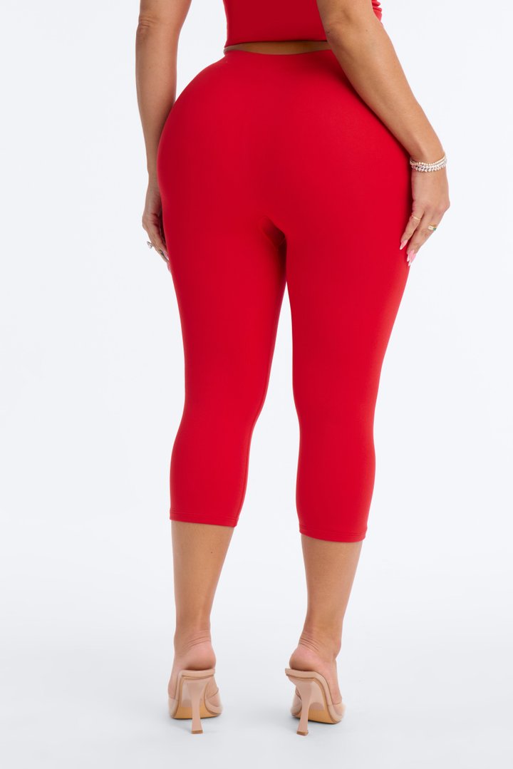 Seamless Smooth Double Lined Capri Pant - DarkRed