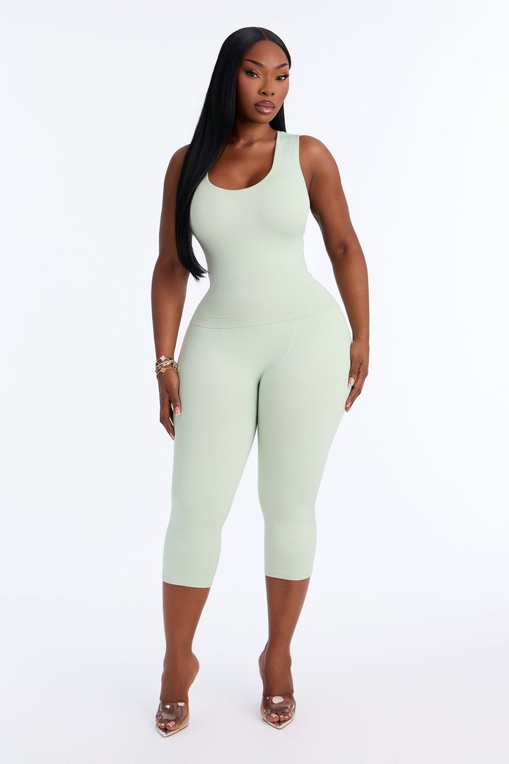 Seamless Smooth Double Lined Capri Pant - Mint