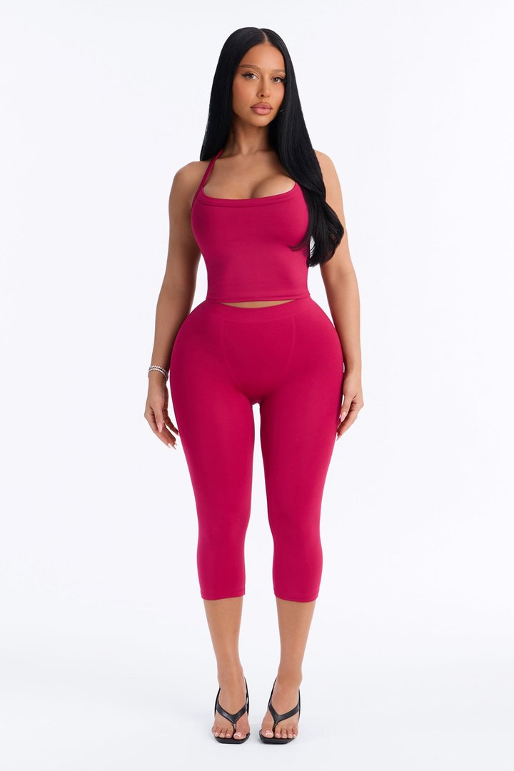 Seamless Smooth Double Lined Capri Pant - Raspberry