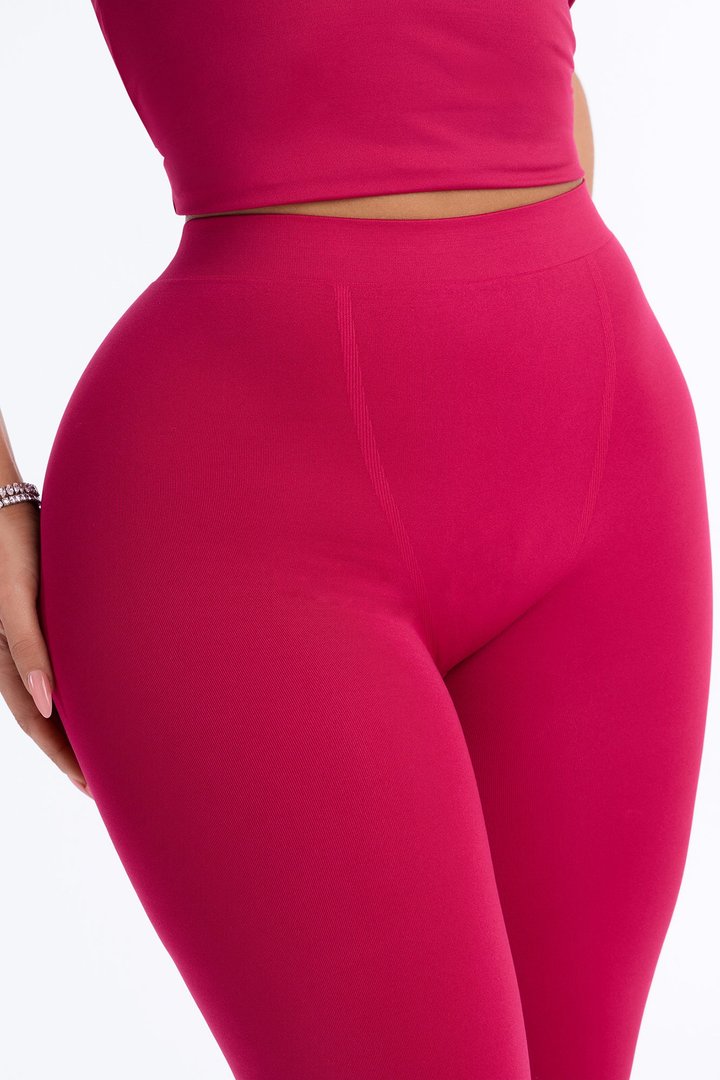 Seamless Smooth Double Lined Capri Pant - Raspberry