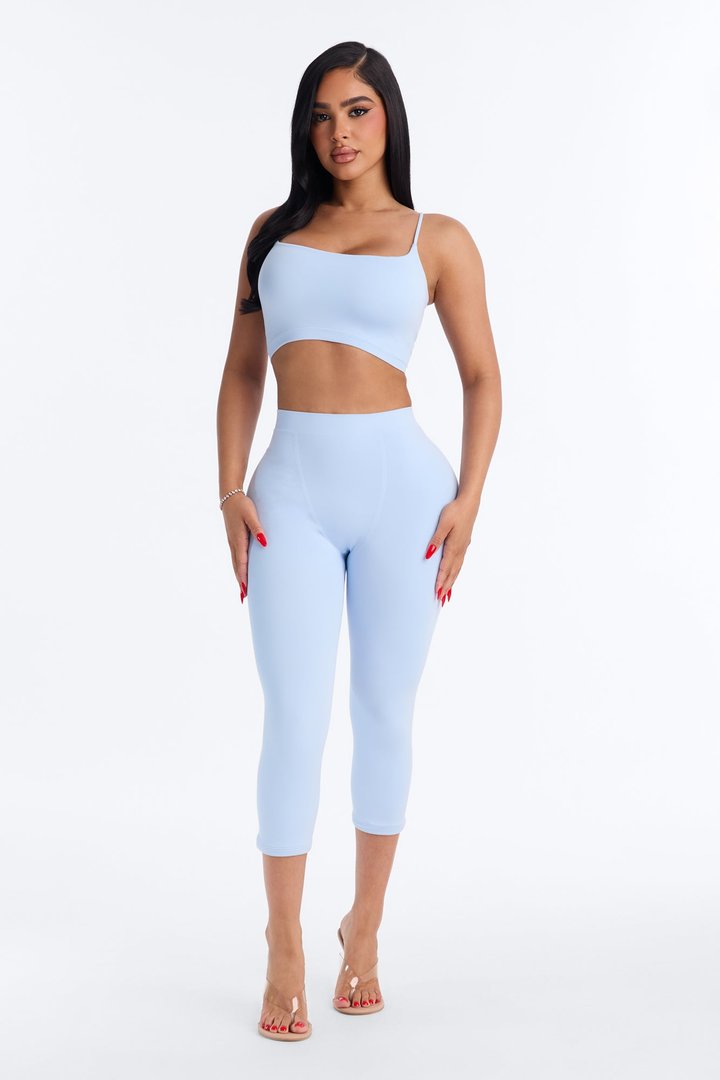 Seamless Smooth Double Lined Capri Pant - SkyBlue