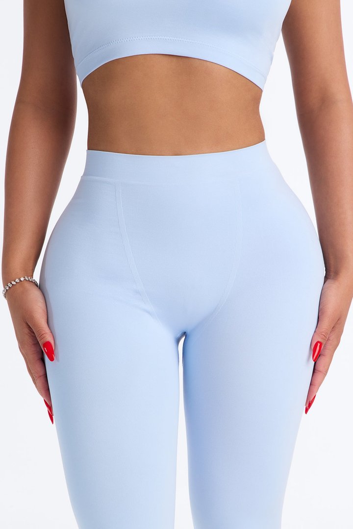 Seamless Smooth Double Lined Capri Pant - SkyBlue