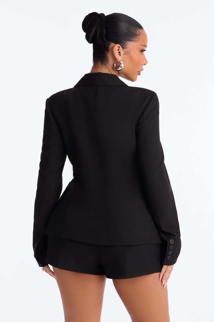 Julia Metal Clasp Fitted Blazer - Black