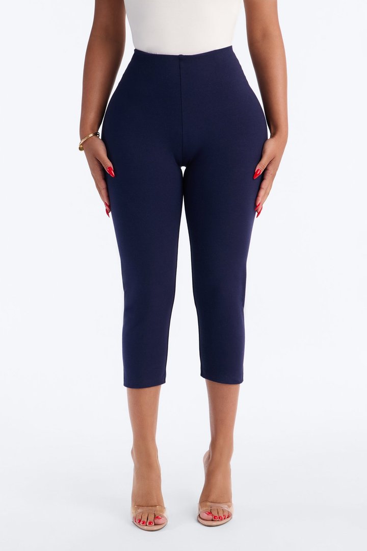Quinn Low Rise Capri Legging - Navy
