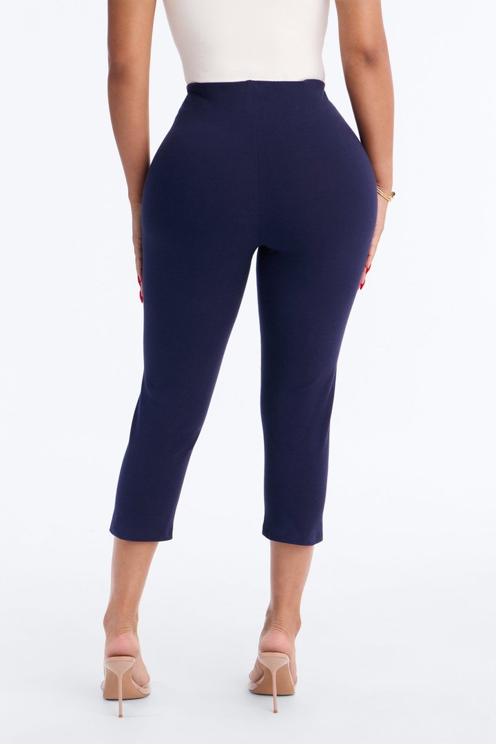 Quinn Low Rise Capri Legging - Navy