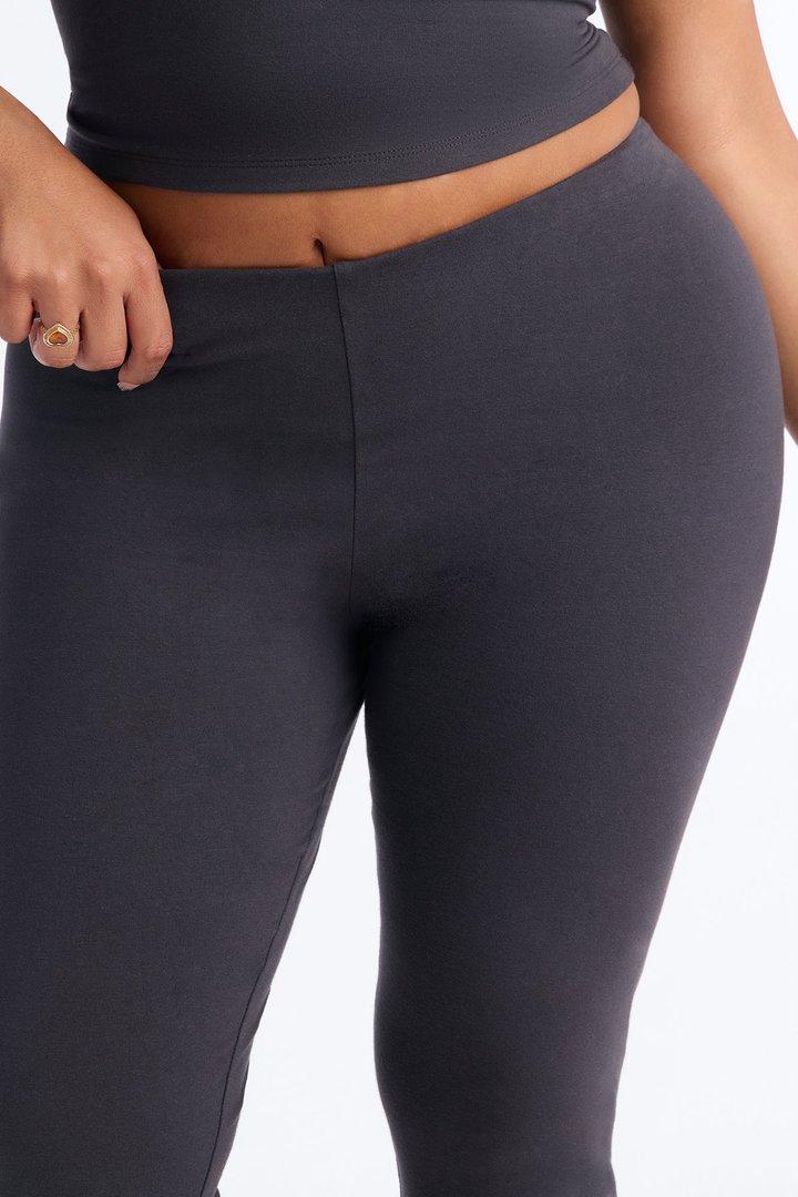Quinn Low Rise Pedal Pusher Capri Legging - Charcoal