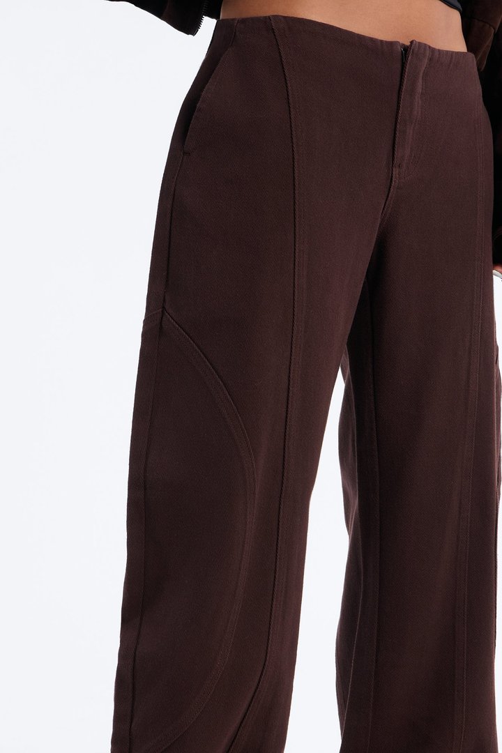 Maliah Low Rise Twill Barrel Leg Pants - Chocolate