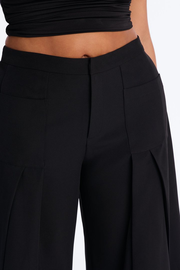 Stand Out Super Wide Pleated Trouser - Black