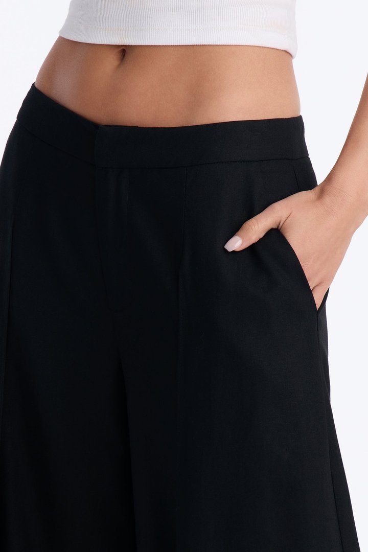 Isabella Low Rise Linen Paneled Pant - Black