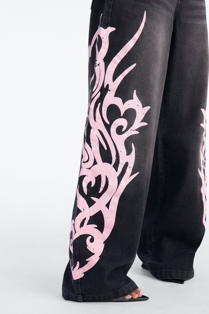 Sentimental Value 90s Baggy Printed Jeans - Black Wash