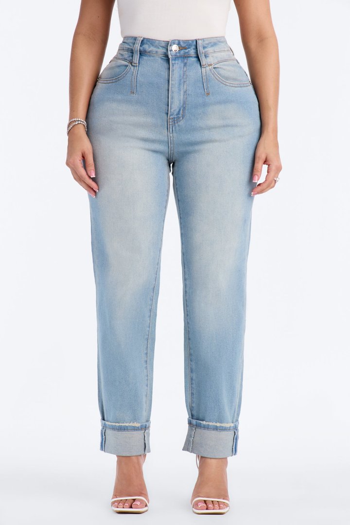 Kimmie Curvy High Rise Mom Jeans - Light Wash