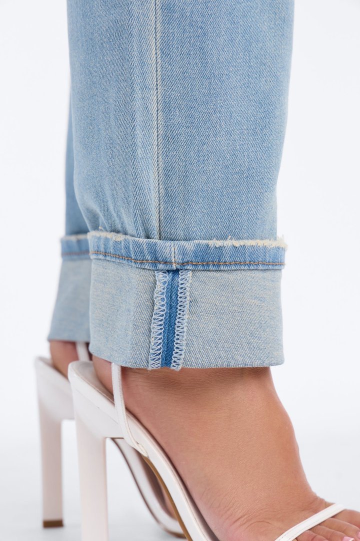 Kimmie Curvy High Rise Mom Jeans - Light Wash