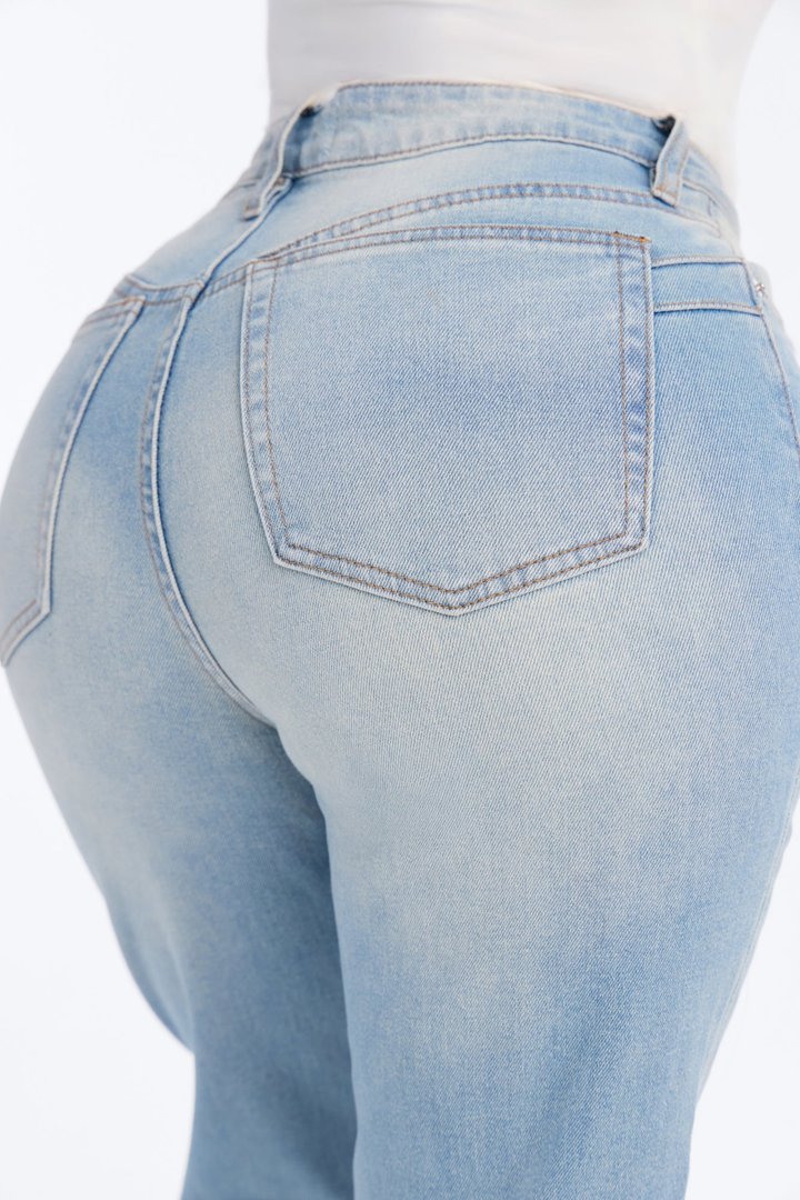 Kimmie Curvy High Rise Mom Jeans - Light Wash