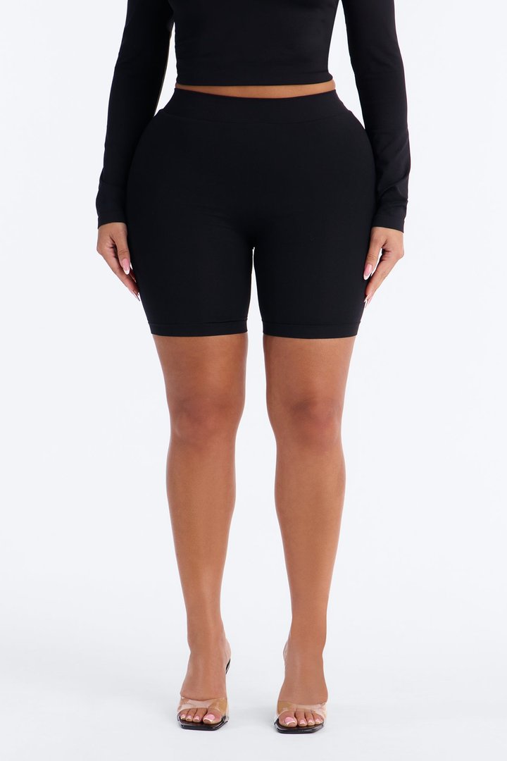 Seamless Smooth Double Lined Ruched Biker Short - Black