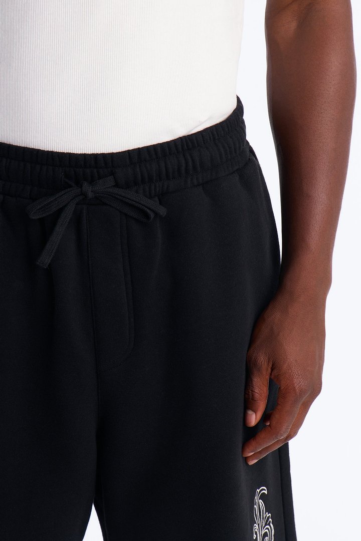 Royalty Pearl Embroidered Baggy Sweatshort - Black