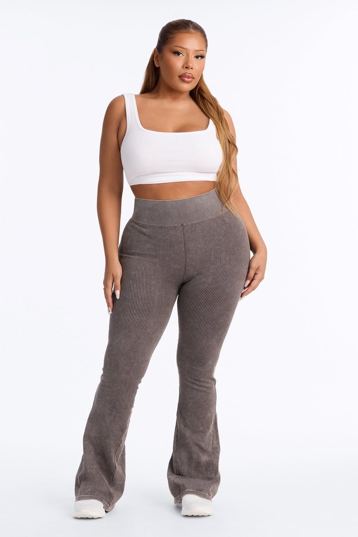 Mia Ribbed Seamless Flare Pant - Chestnut