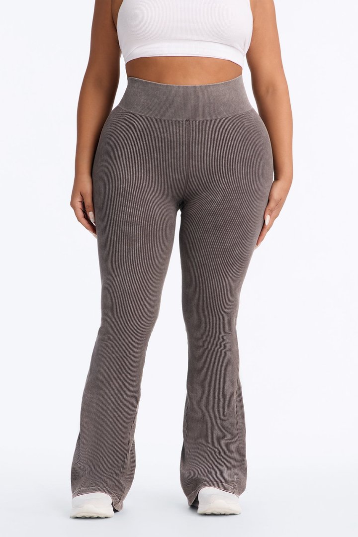 Mia Ribbed Seamless Flare Pant - Chestnut