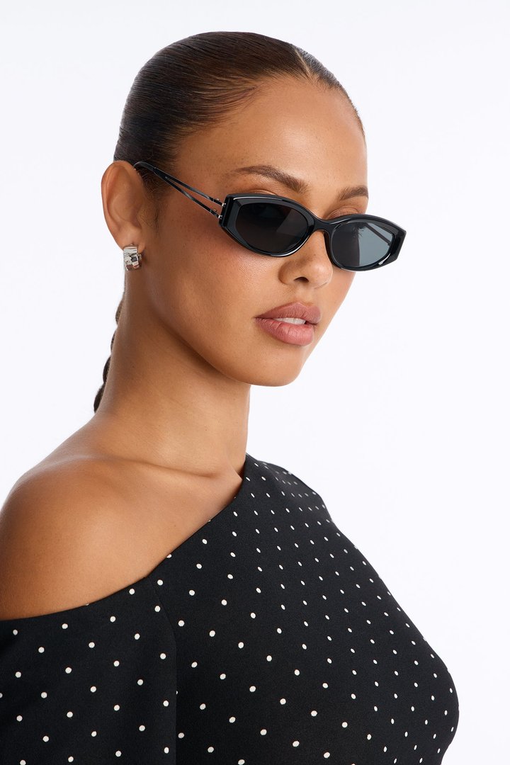 Stay On Track Sunglasses - Black