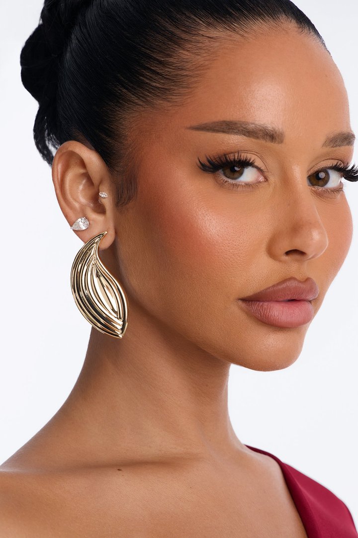 Make Me Feel Drop Earrings - Gold